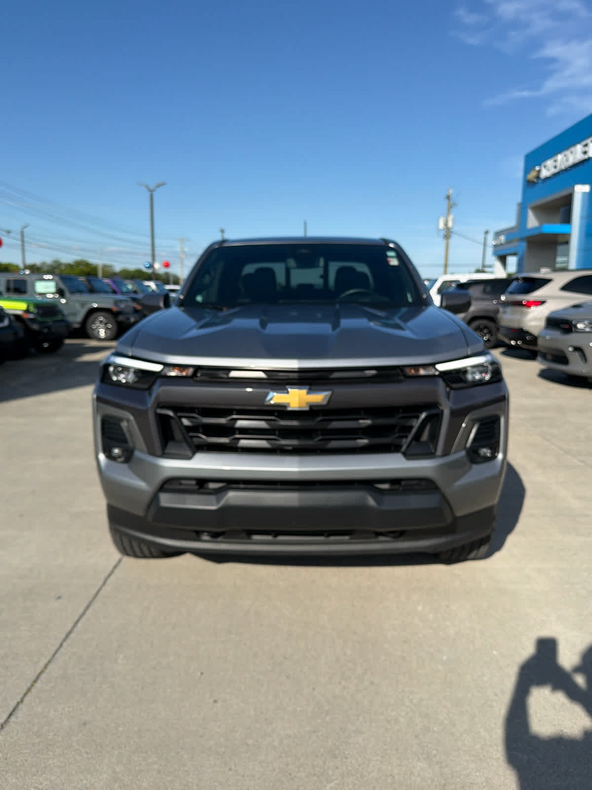 Used 2024 Chevrolet Colorado LT w/ LT Convenience Package III AWD/4WD image 2