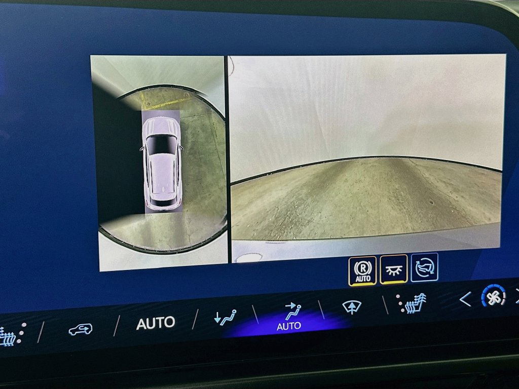 Used 2026 Chevrolet Equinox EV RS AWD/4WD image 17
