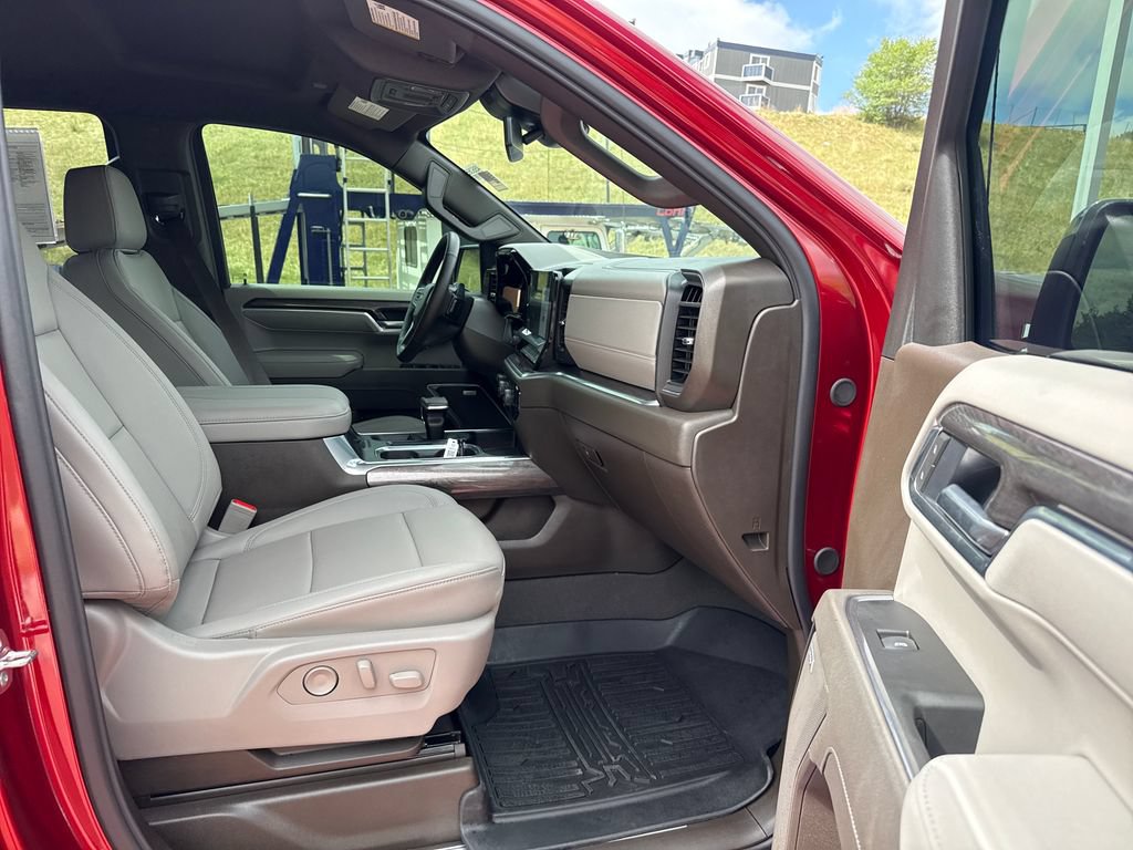 Used 2026 Chevrolet Silverado 1500 LTZ w/ LTZ Convenience Package II AWD/4WD image 28