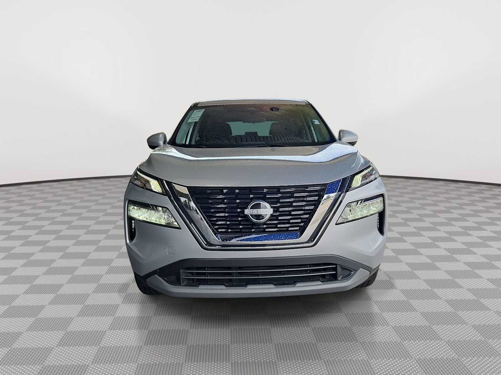 Used 2023 Nissan Rogue SV FWD image 3
