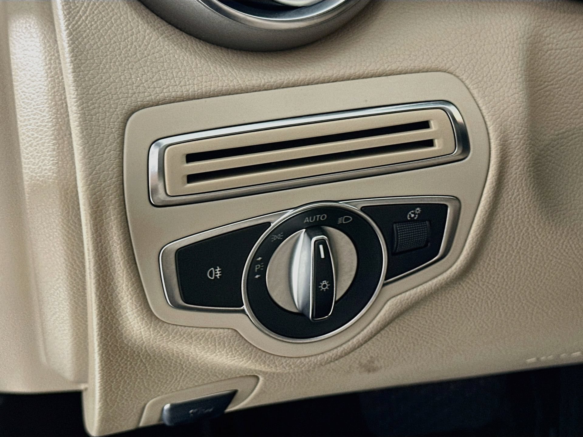 Used 2019 Mercedes-Benz C 300 Sedan image 11