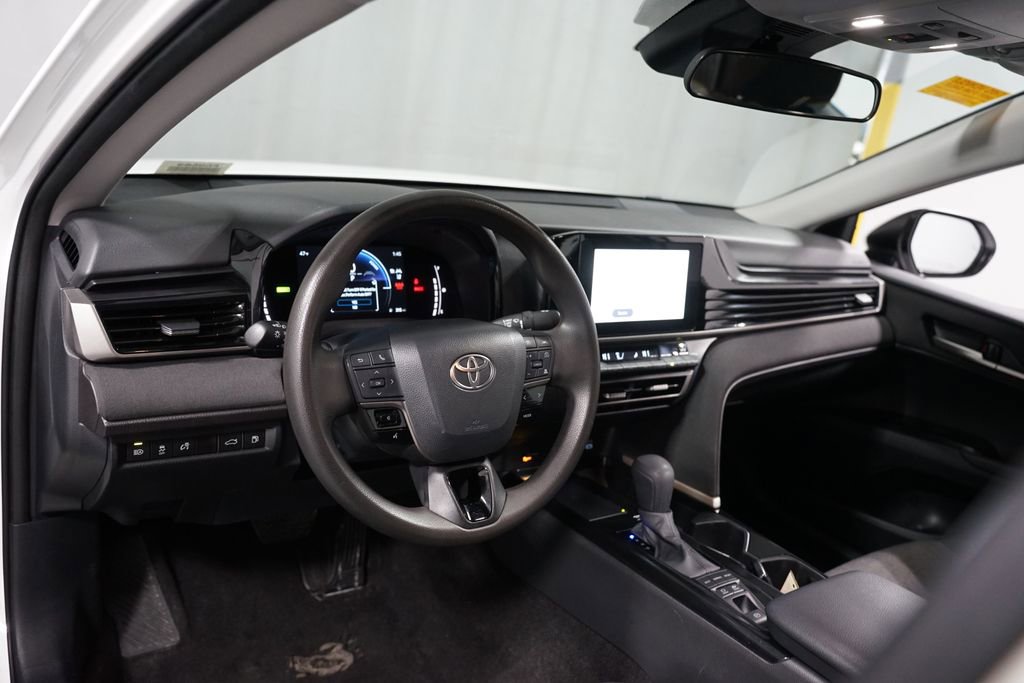 Used 2025 Toyota Camry LE image 11
