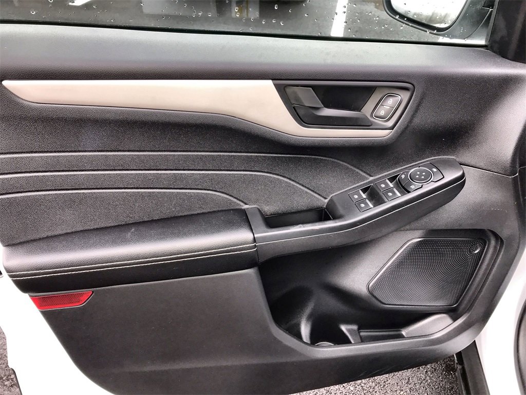 Used 2022 Ford Escape SE image 13