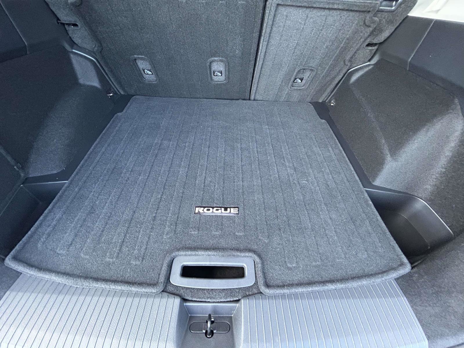 Used 2024 Nissan Rogue SV w/ SV Premium Package image 16