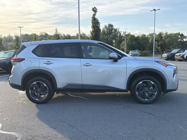 Used 2025 Nissan Rogue SV AWD/4WD image 4