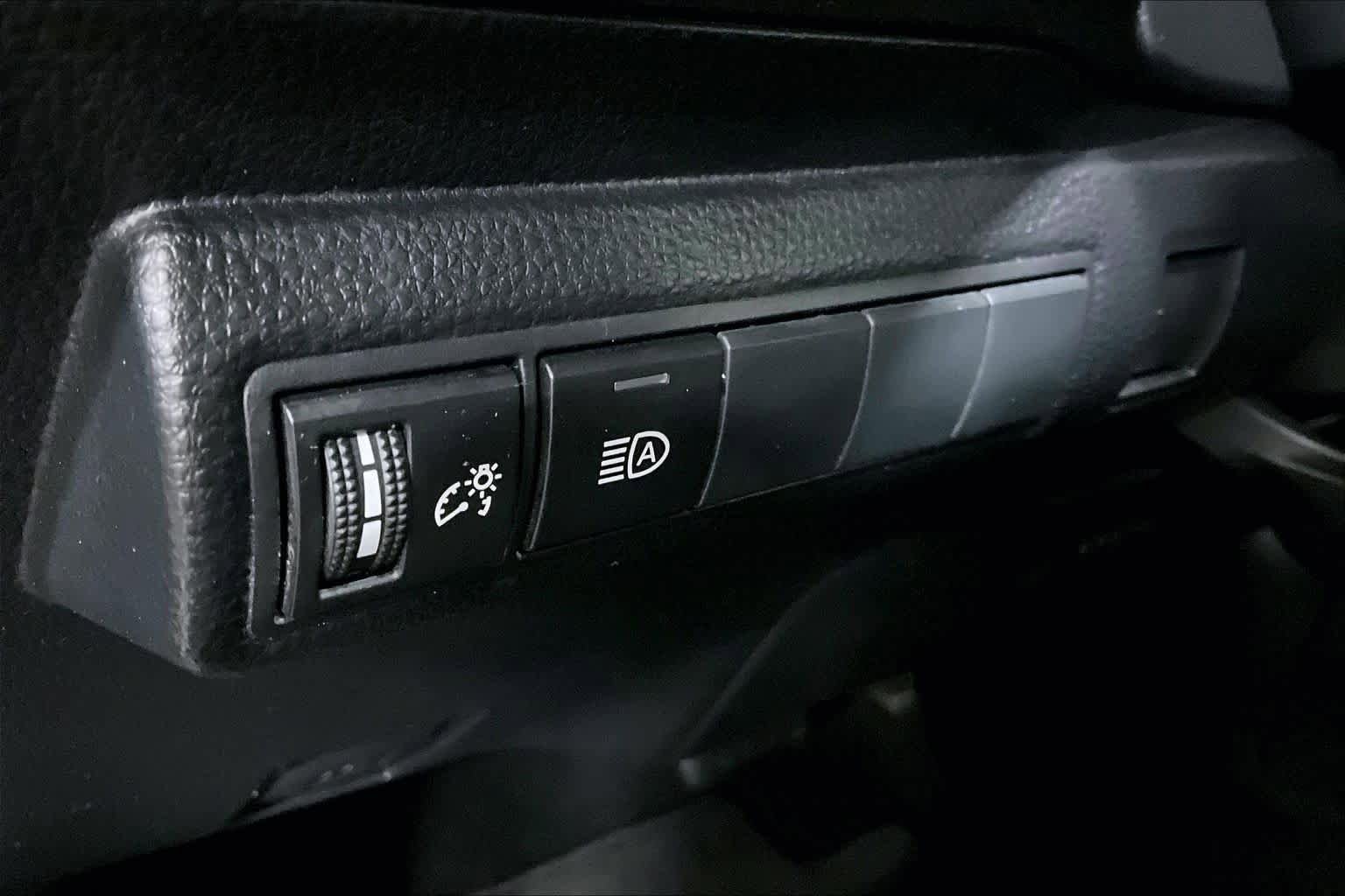 Used 2023 Toyota Corolla LE w/ Carpet Mat Package (TMS) FWD image 32