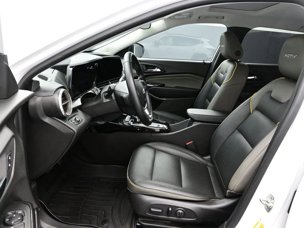 Used 2024 Chevrolet Trax ACTIV w/ Sunroof Package FWD image 13