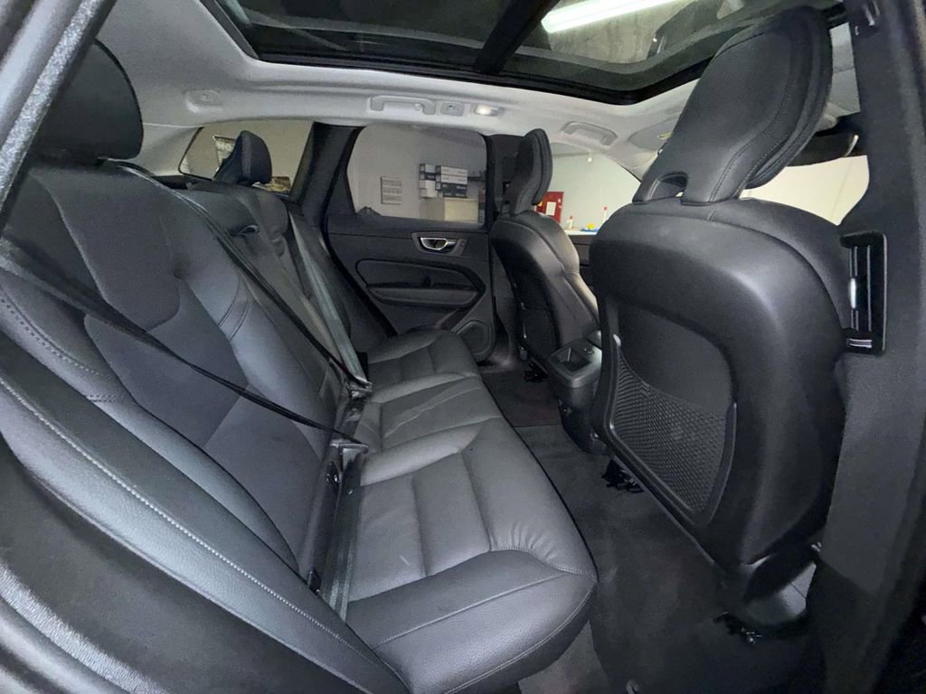 Used 2025 Volvo XC60 B5 Plus image 16