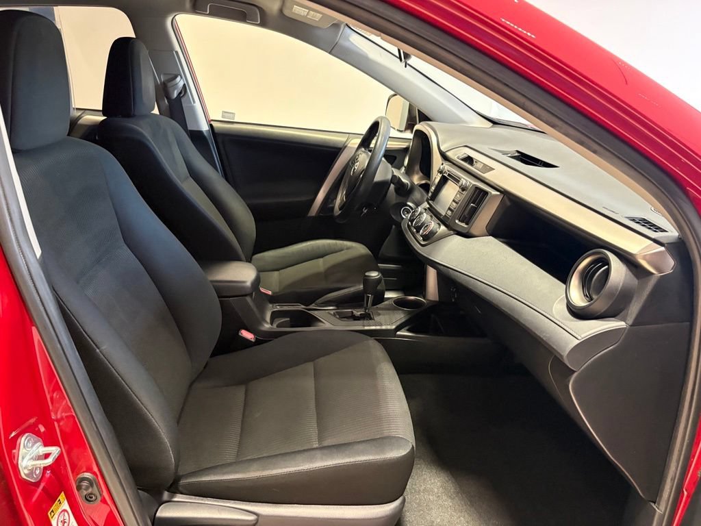 Used 2015 Toyota RAV4 LE AWD/4WD image 22