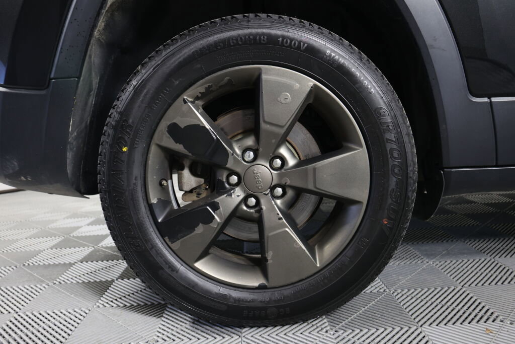 Used 2016 Jeep Cherokee 75th Anniversary image 7