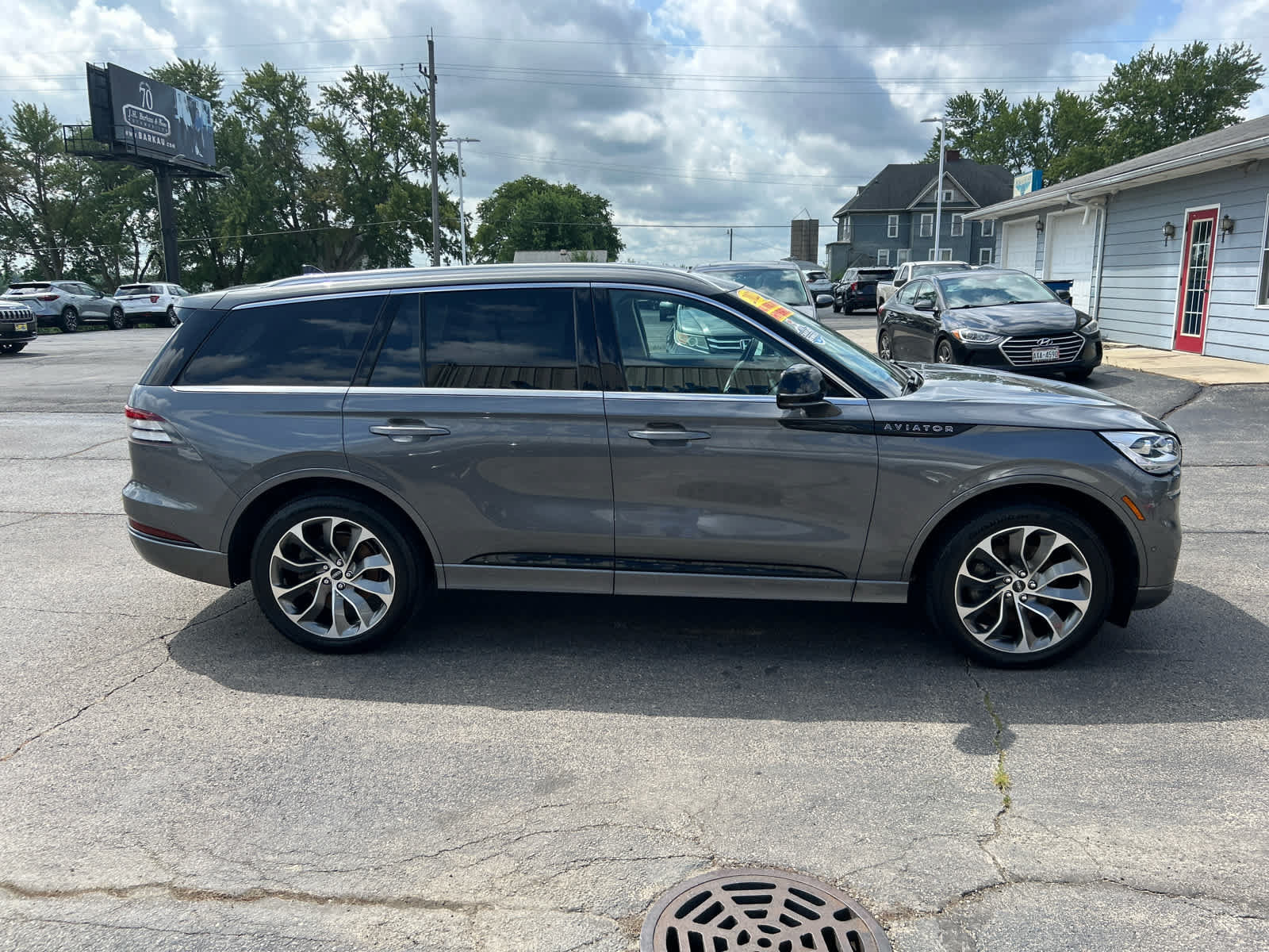 Used 2022 Lincoln Aviator Grand Touring w/ Equipment Group 301A AWD/4WD image 4