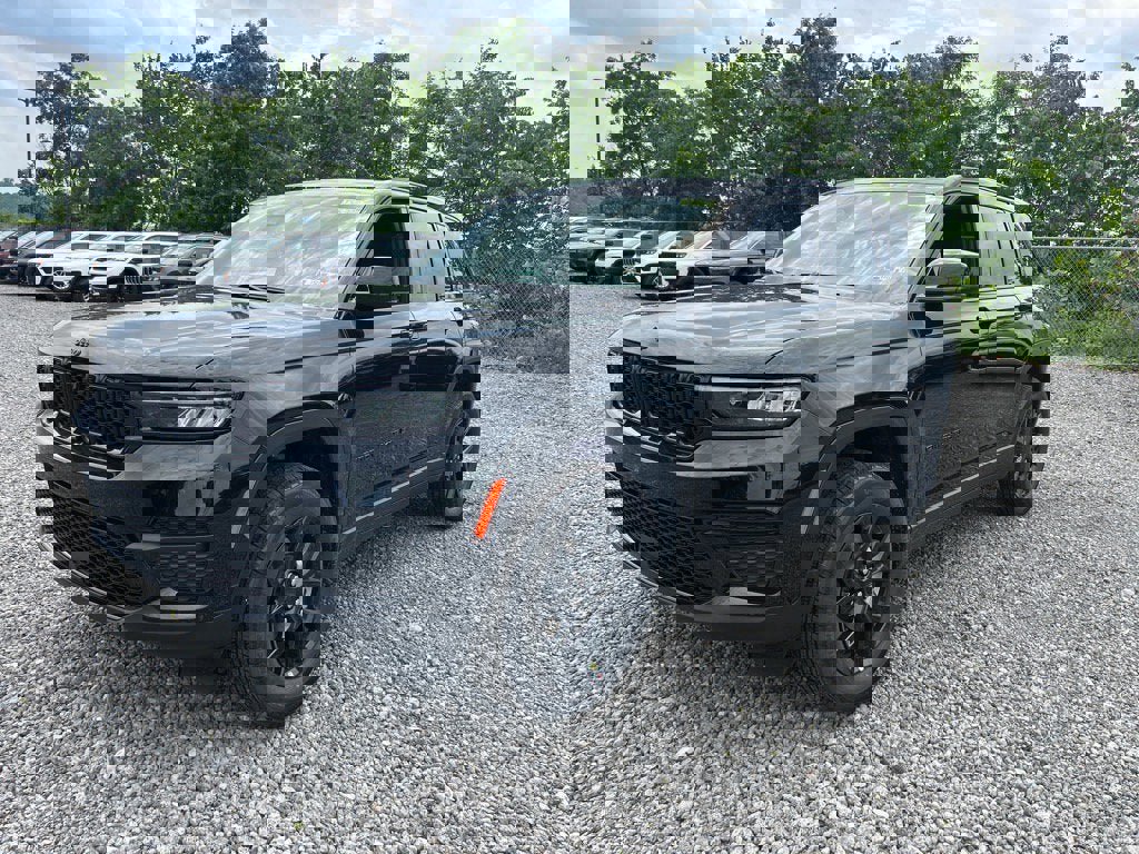New 2025 Jeep Grand Cherokee Laredo