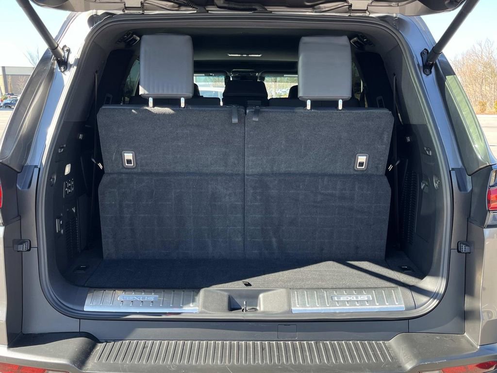 Used 2023 Lexus LX 600 4WD w/ Appearance Package image 11