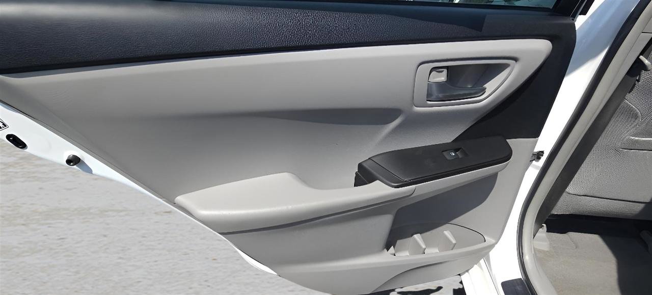 Used 2016 Toyota Camry LE FWD image 17