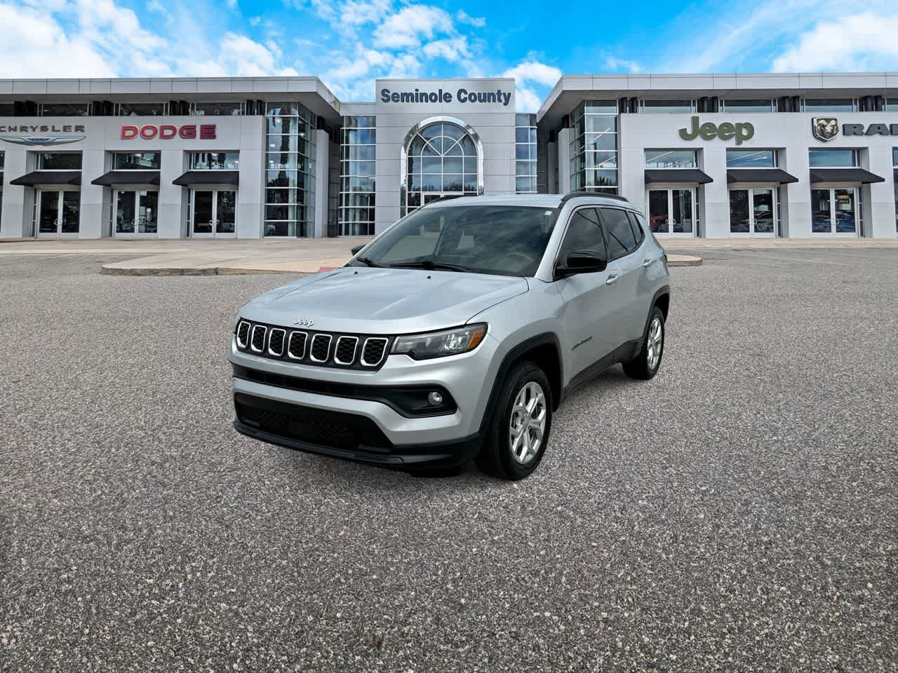 Certified 2024 Jeep Compass Latitude AWD/4WD image 1