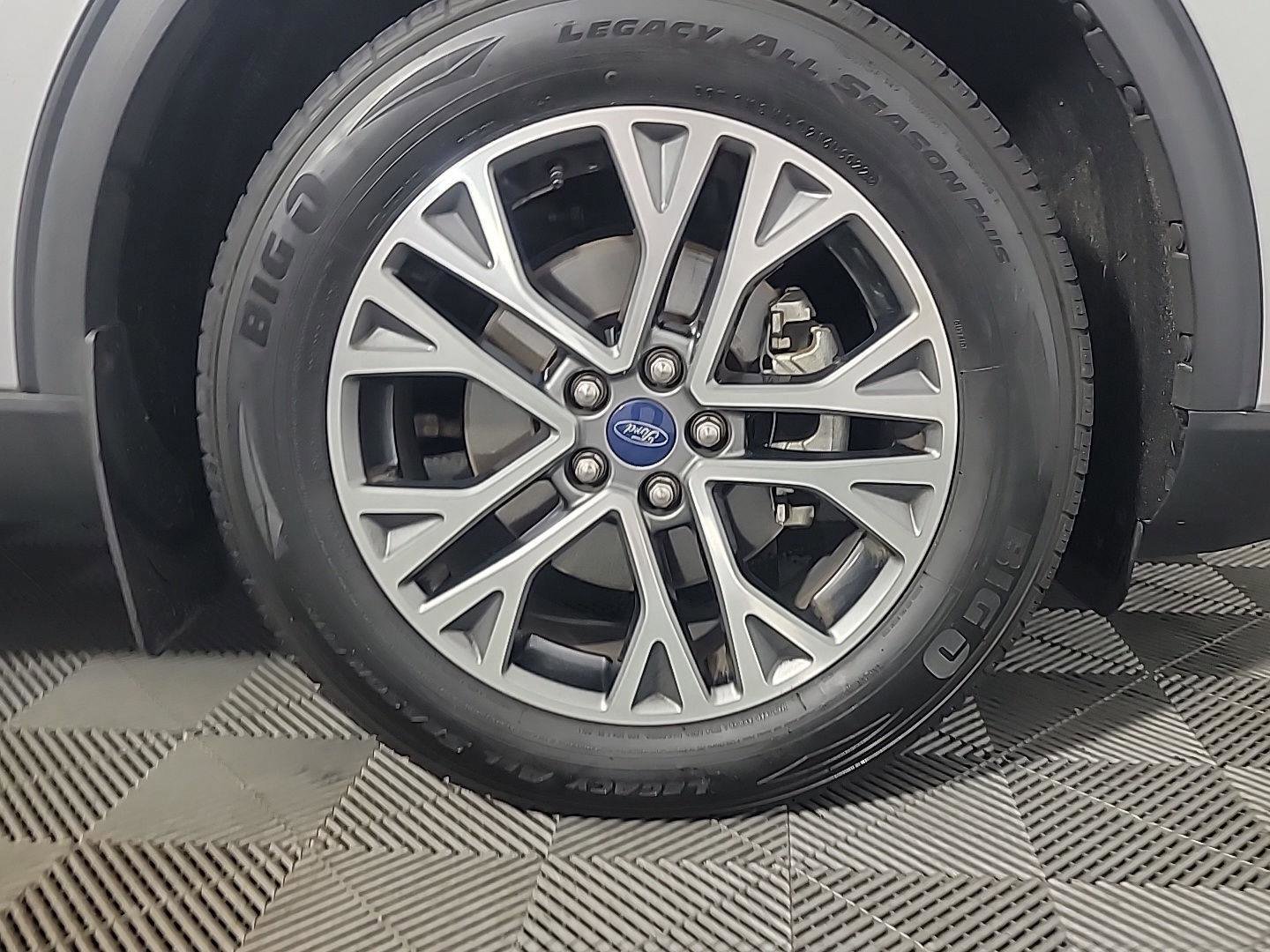 Used 2020 Ford Escape SEL AWD/4WD image 3