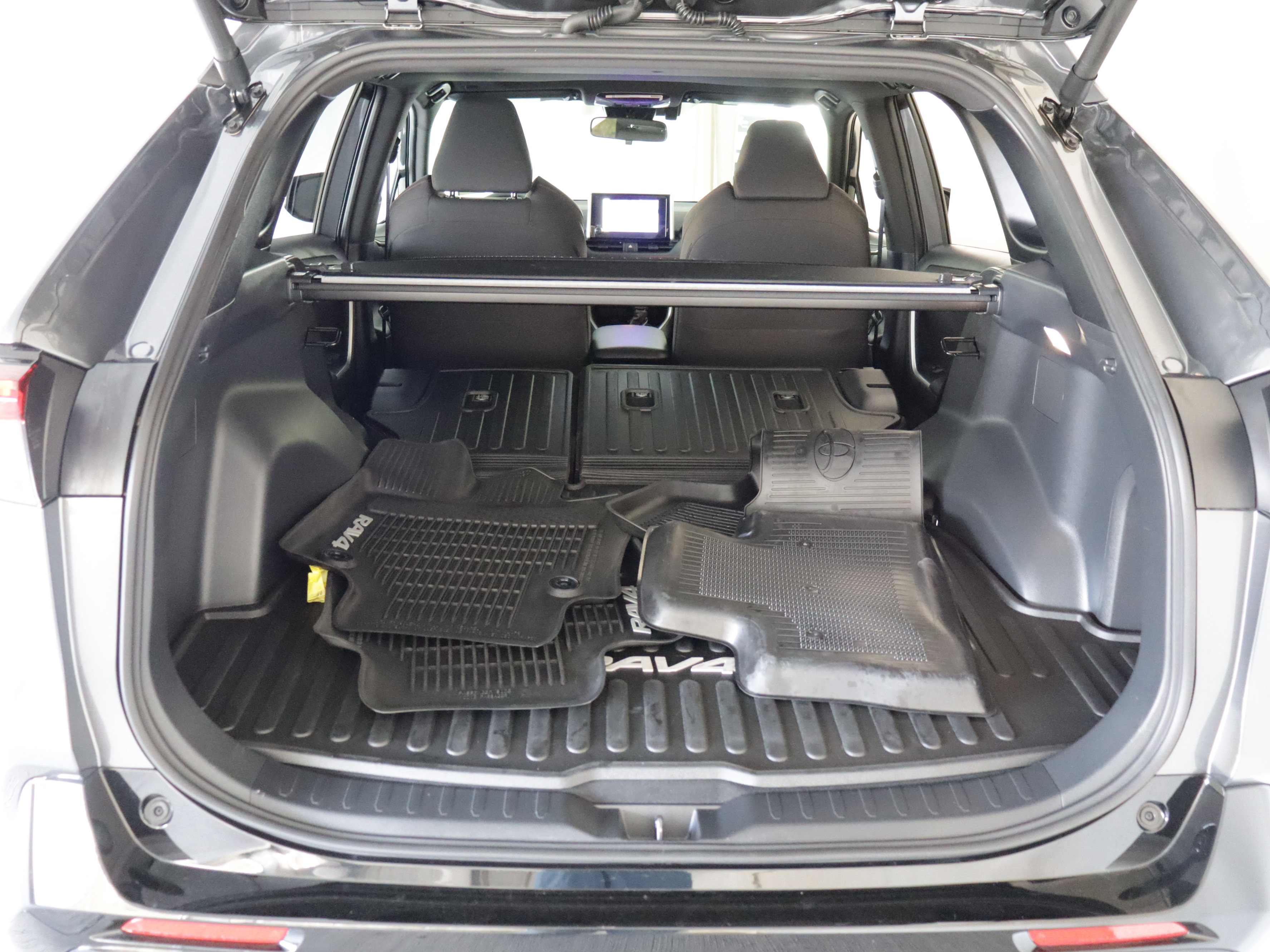 Used 2024 Toyota RAV4 SE w/ Weather & Moonroof Package AWD/4WD image 22