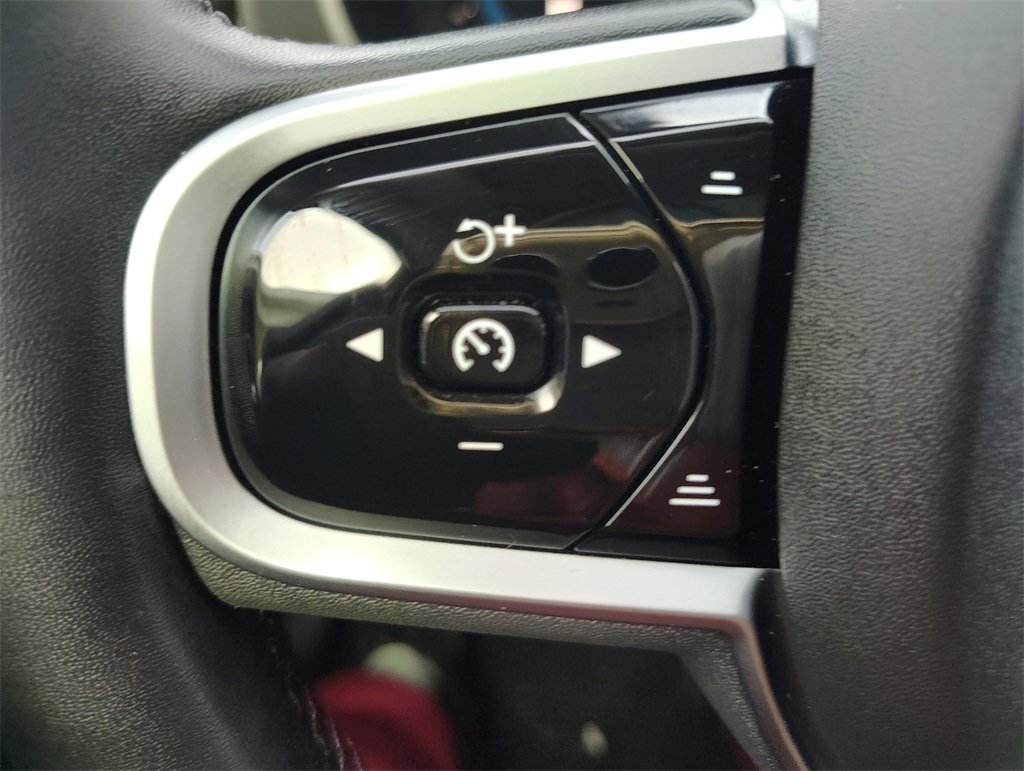 Used 2025 Volvo XC60 B5 Plus image 16