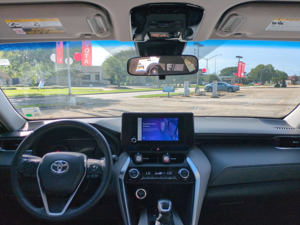 Used 2023 Toyota Venza LE AWD/4WD image 30