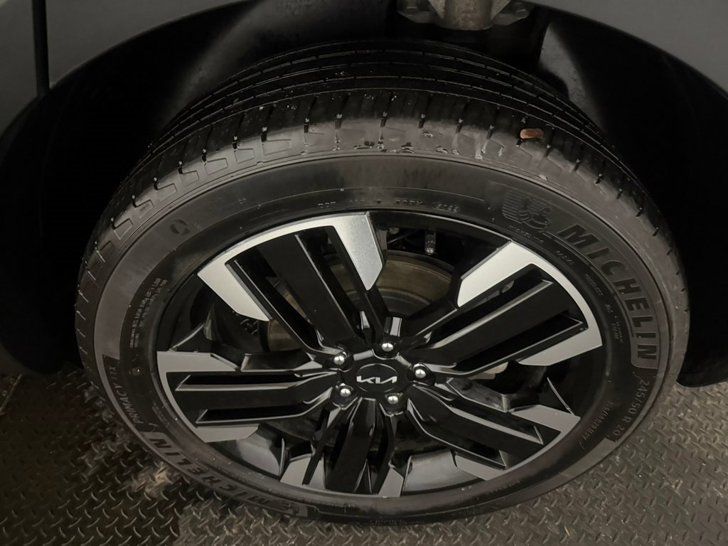 Used 2023 Kia Telluride SX image 17