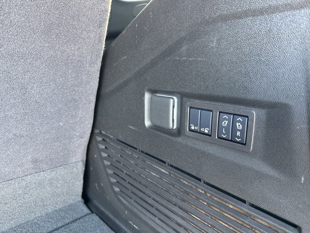 Used 2025 Chevrolet Tahoe Premier image 19