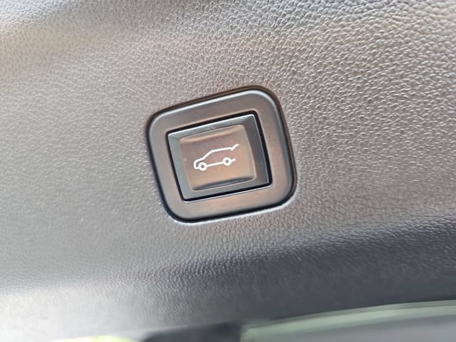 Used 2023 GMC Yukon SLT RWD image 16