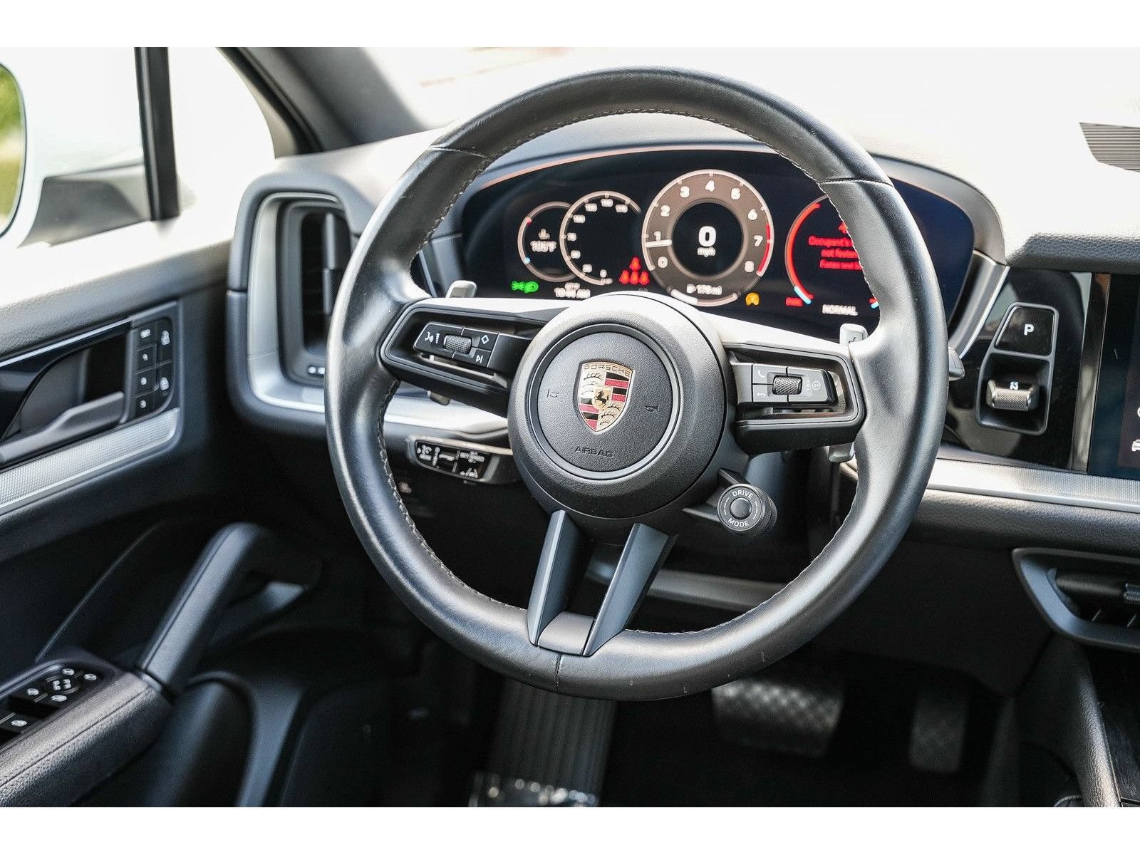 Used 2024 Porsche Cayenne Coupe AWD/4WD image 16