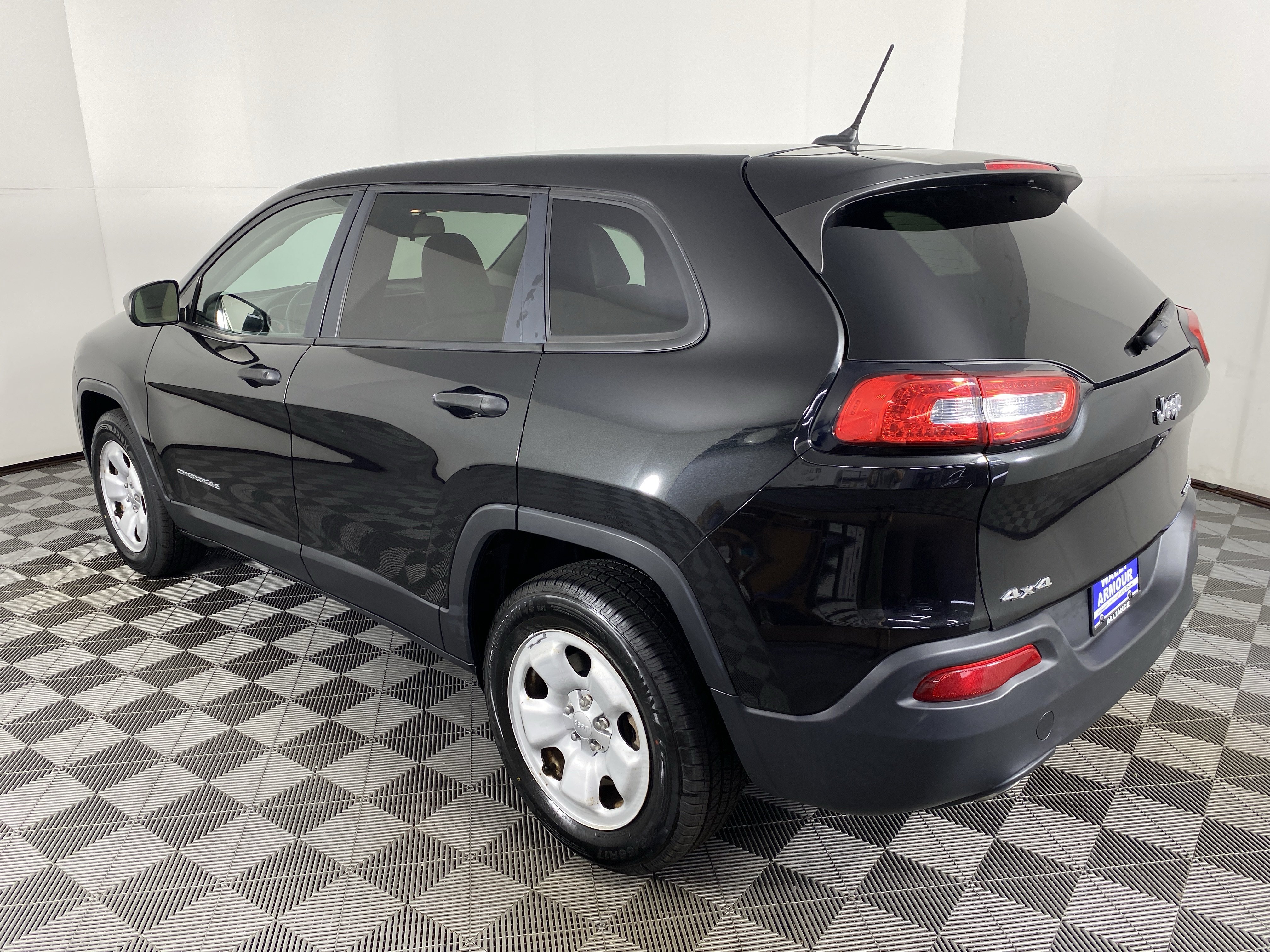 Used 2016 Jeep Cherokee Sport AWD/4WD image 8