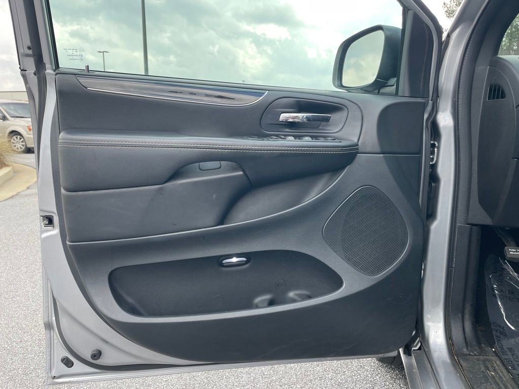 Used 2018 Dodge Grand Caravan SE image 10