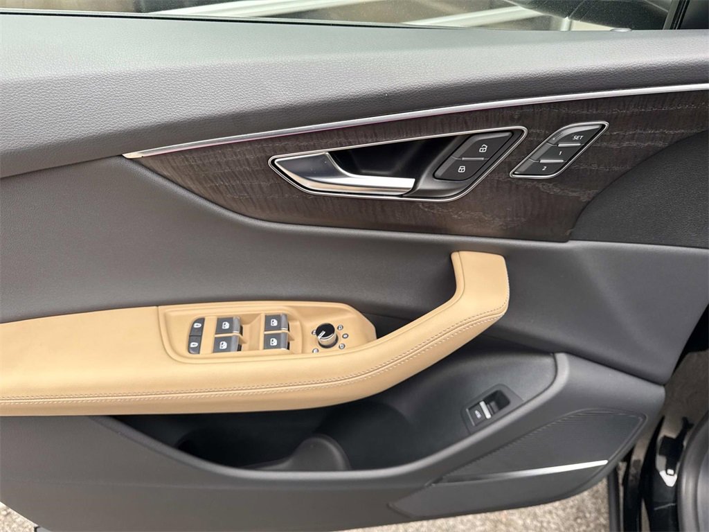 Used 2025 Audi Q8 Premium Plus image 17