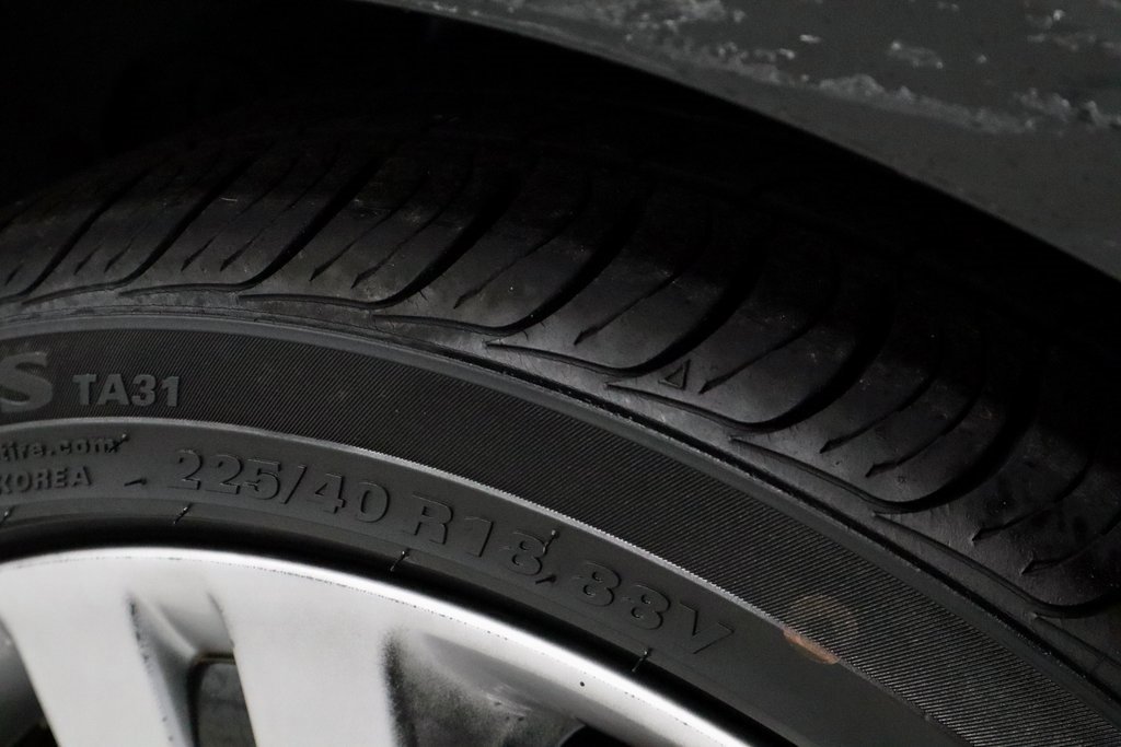 Used 2017 Hyundai Veloster Value Edition image 20