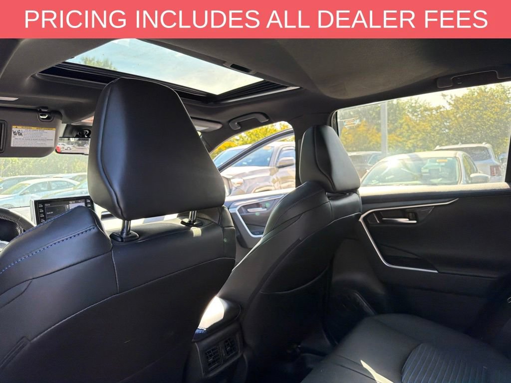 Used 2020 Toyota RAV4 XSE w/ XSE Grade Weather Package AWD/4WD image 4