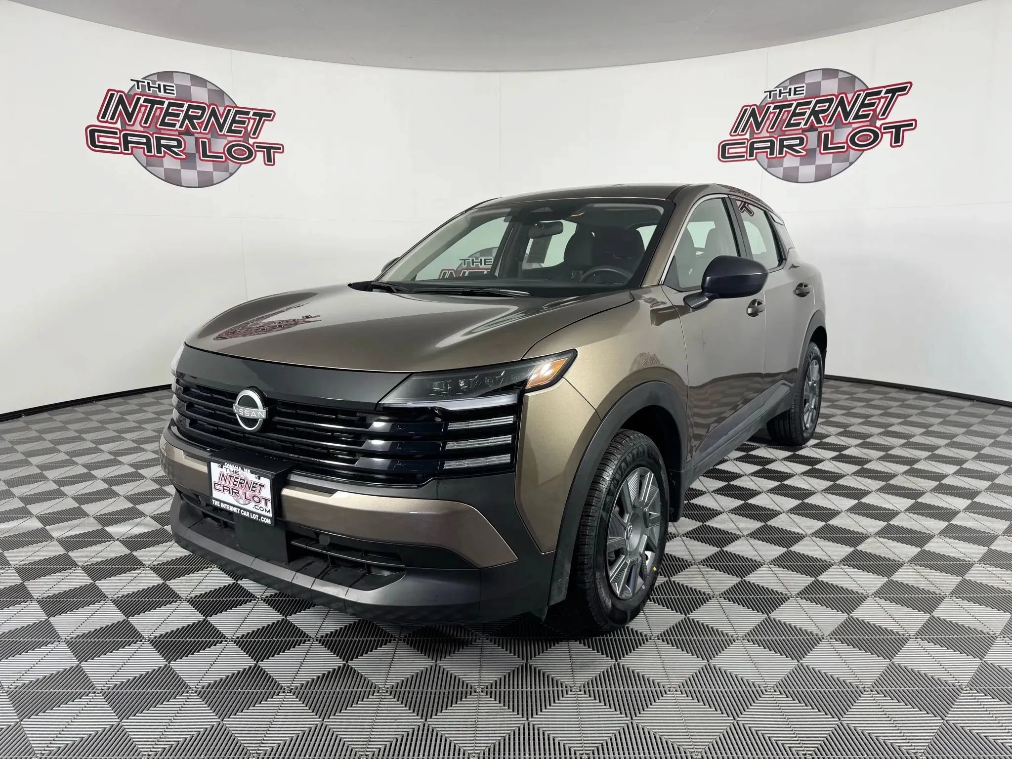 Used 2025 Nissan Kicks S AWD/4WD image 3