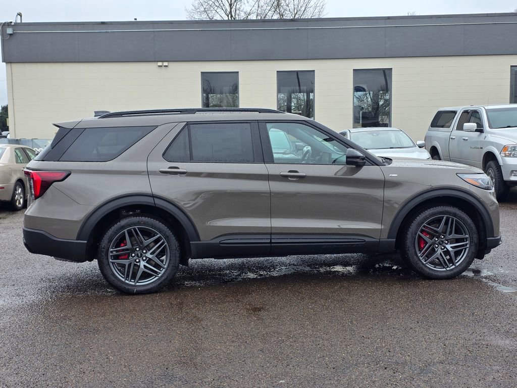 New 2026 Ford Explorer ST-Line w/ ST-Line Street Pack image 14