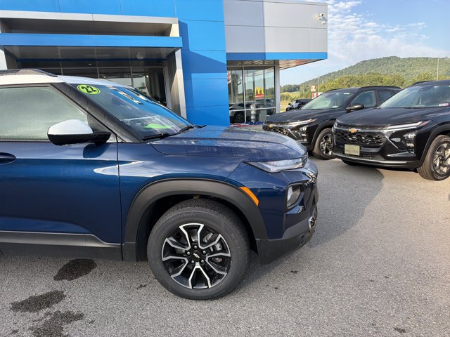 Used 2022 Chevrolet TrailBlazer ACTIV w/ Sun and Liftgate Package AWD/4WD image 2