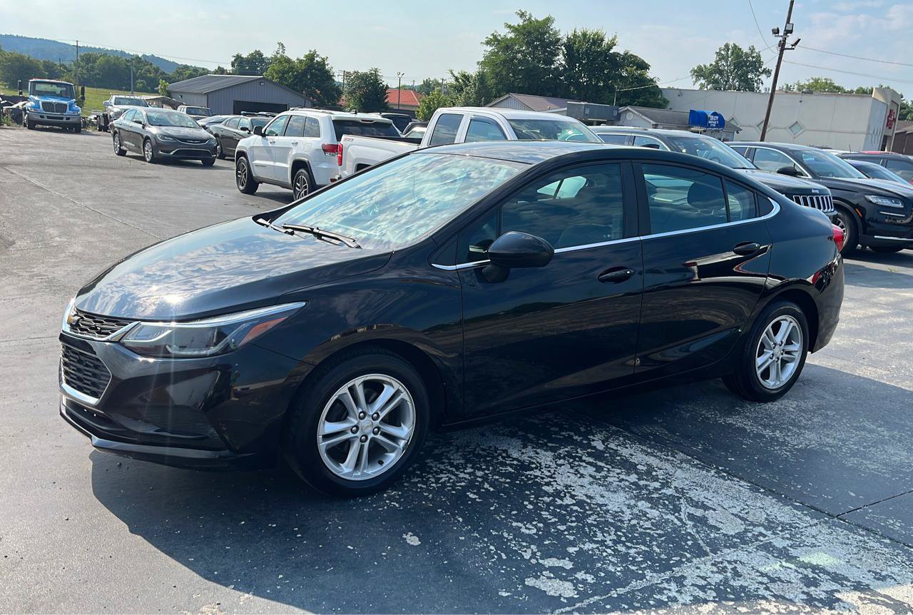 Used 2018 Chevrolet Cruze LT w/ Sun And Sound Package FWD image 7