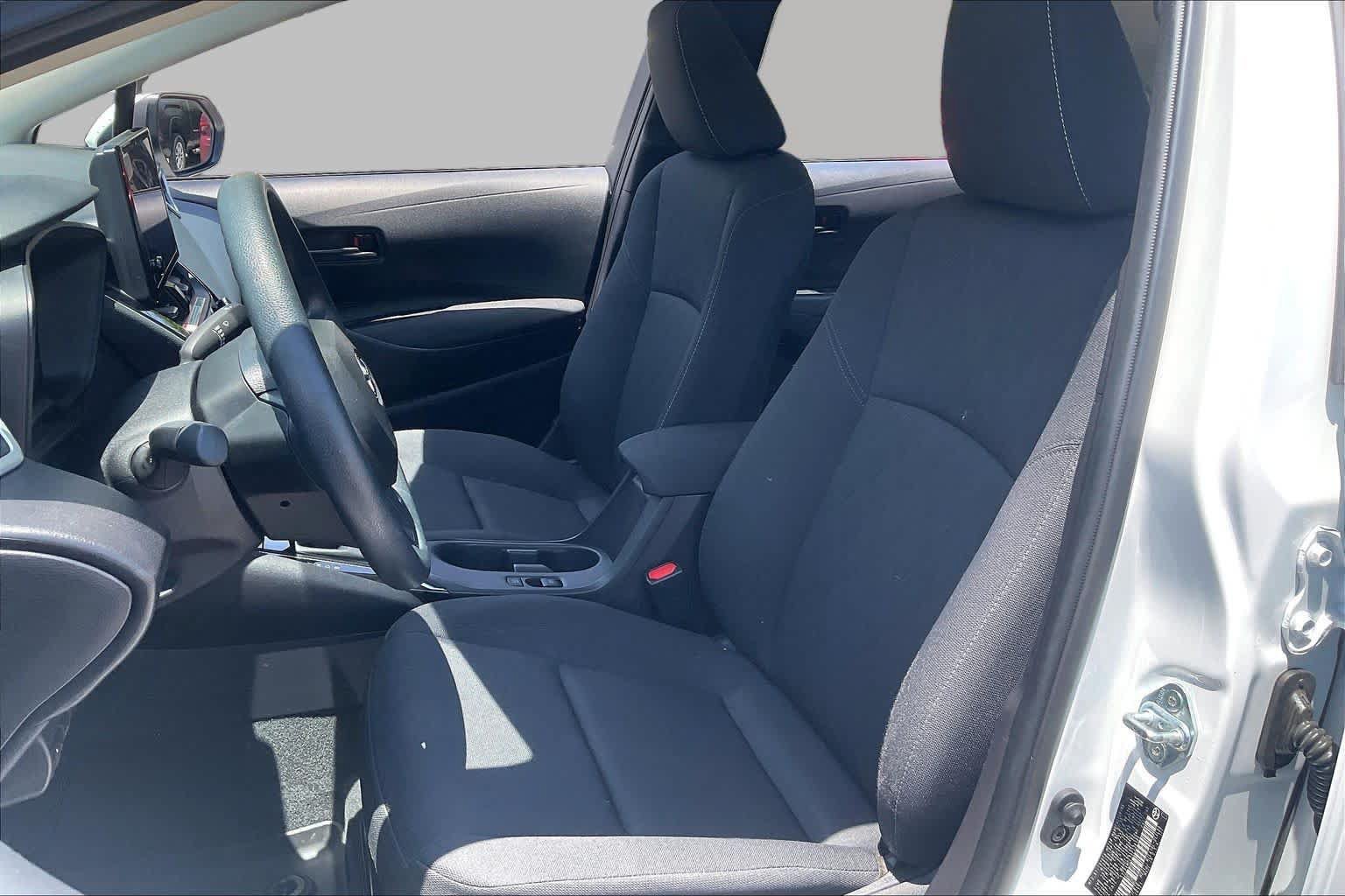 Used 2025 Toyota Corolla LE w/ LE Premium Package FWD image 8