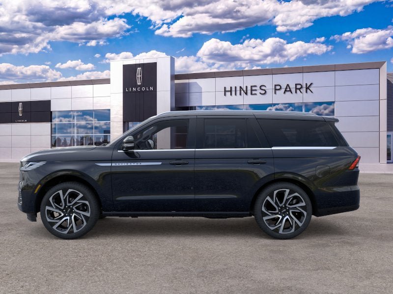 New 2026 Lincoln Navigator Reserve AWD/4WD image 3