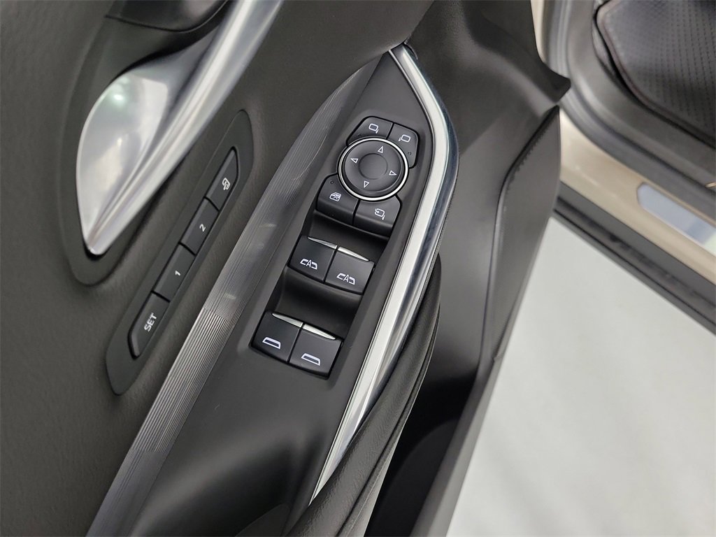 Certified 2025 Cadillac XT4 Premium Luxury image 19