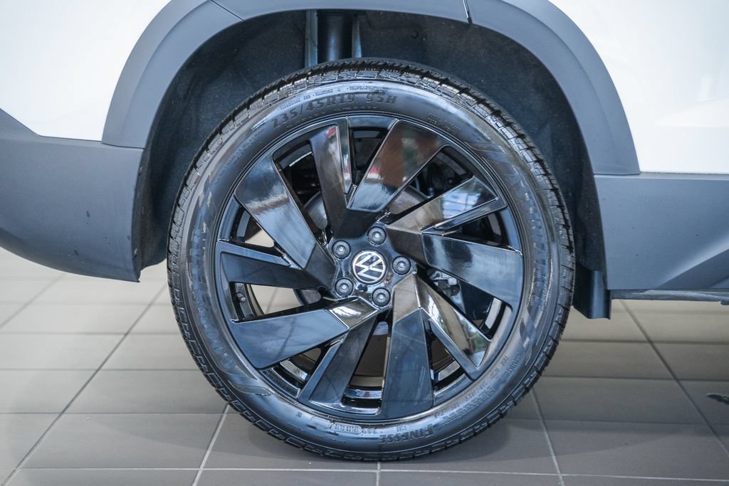 Used 2024 Volkswagen Taos SEL AWD/4WD image 16