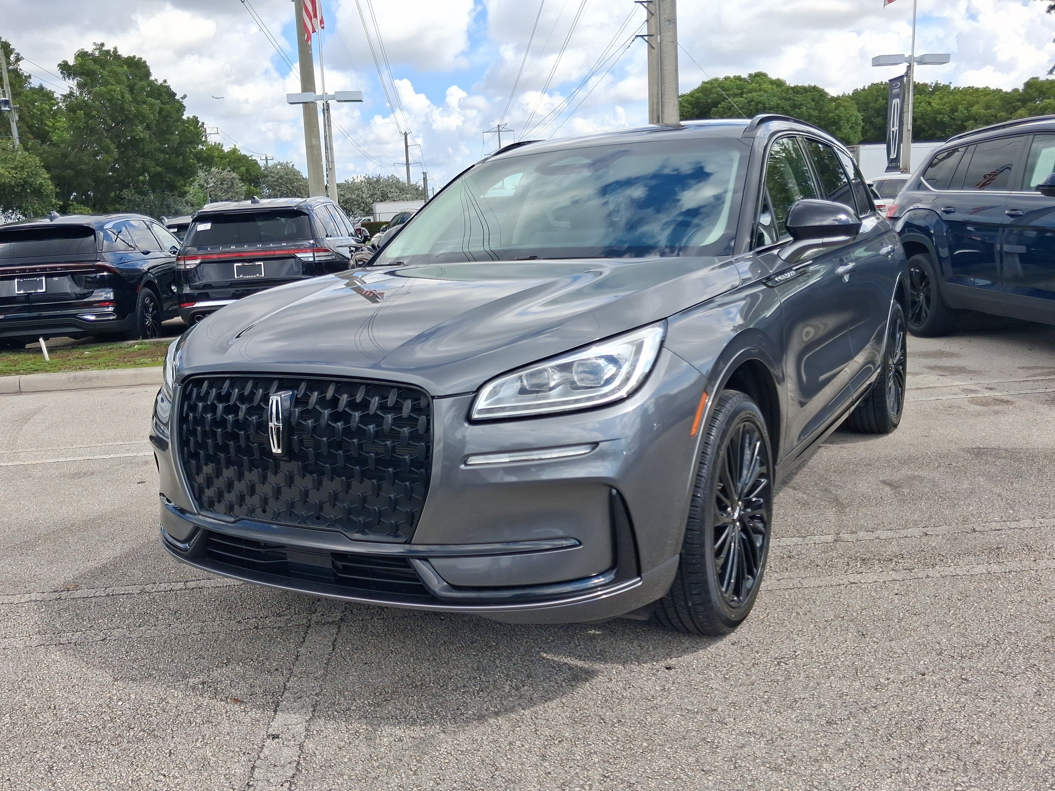 Certified 2024 Lincoln Corsair Reserve w/ Jet Appearance Package FWD image 2