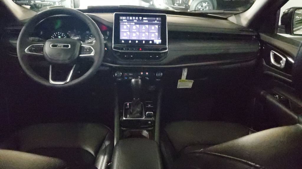 Used 2026 Jeep Compass Latitude AWD/4WD image 10