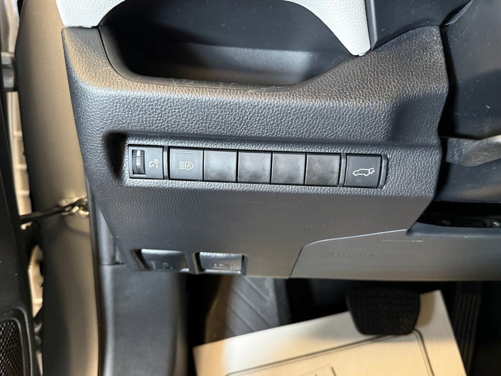 Used 2023 Toyota RAV4 XLE Premium image 18
