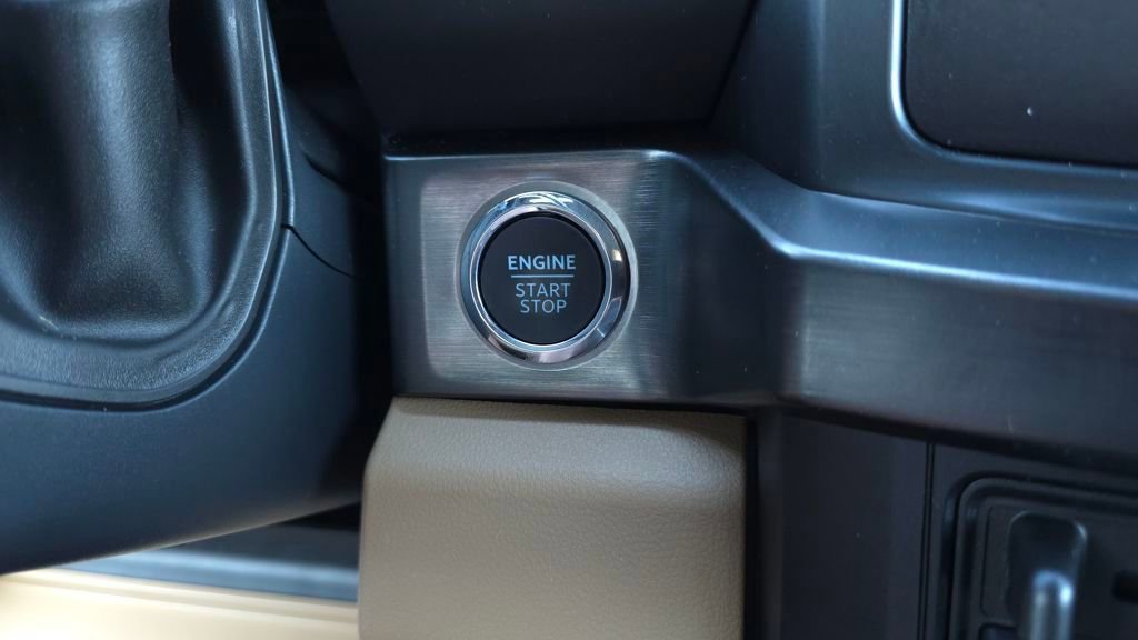 Used 2024 Ford F350 Lariat w/ Chrome Package image 38