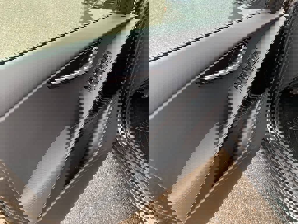 Used 2025 Kia Niro EX image 15