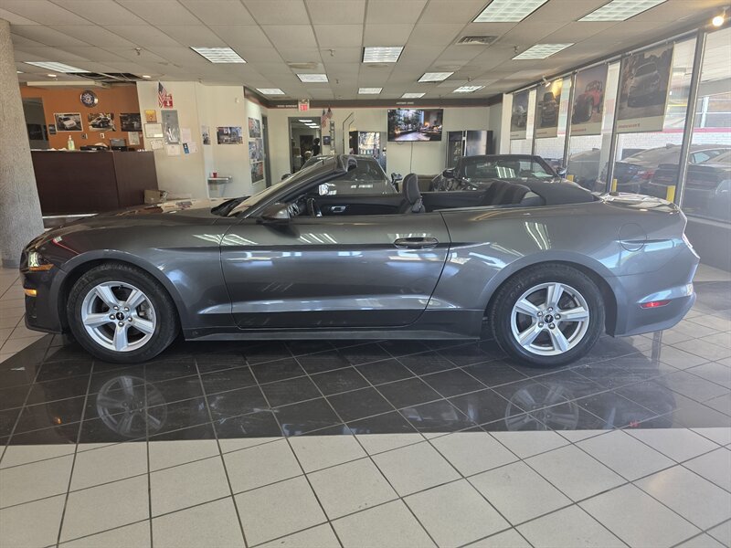 Used 2019 Ford Mustang Convertible RWD image 3