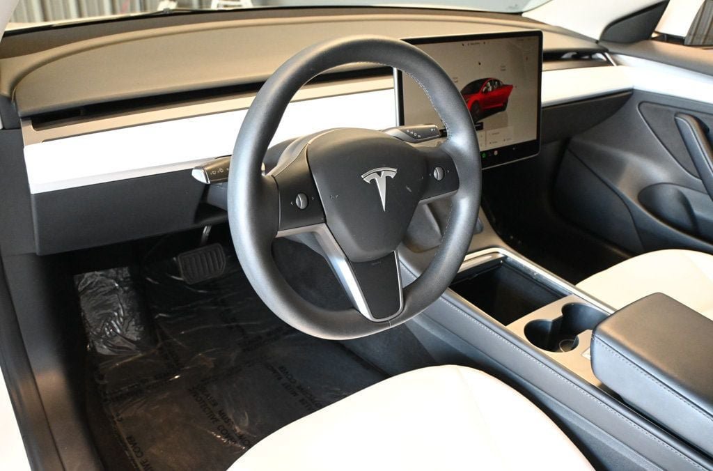 Used 2023 Tesla Model 3 Standard Range RWD image 9