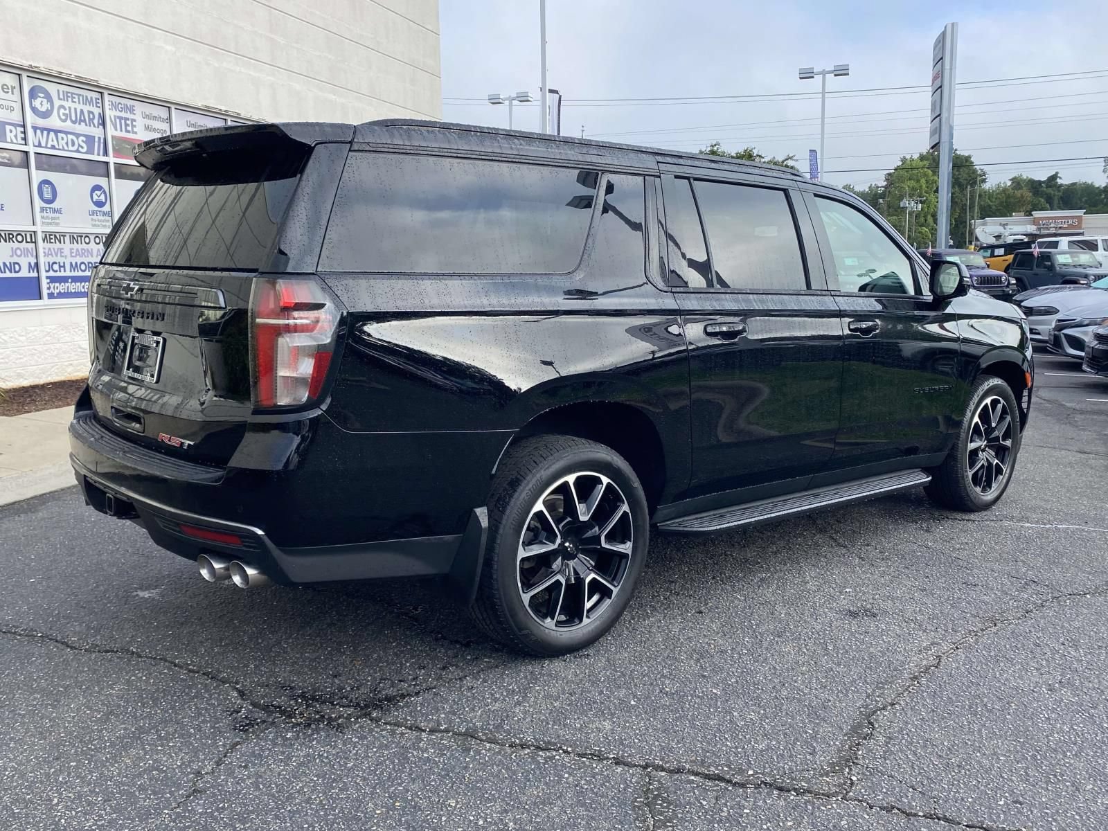 Used 2022 Chevrolet Suburban RST w/ Sport Performance Package AWD/4WD image 7