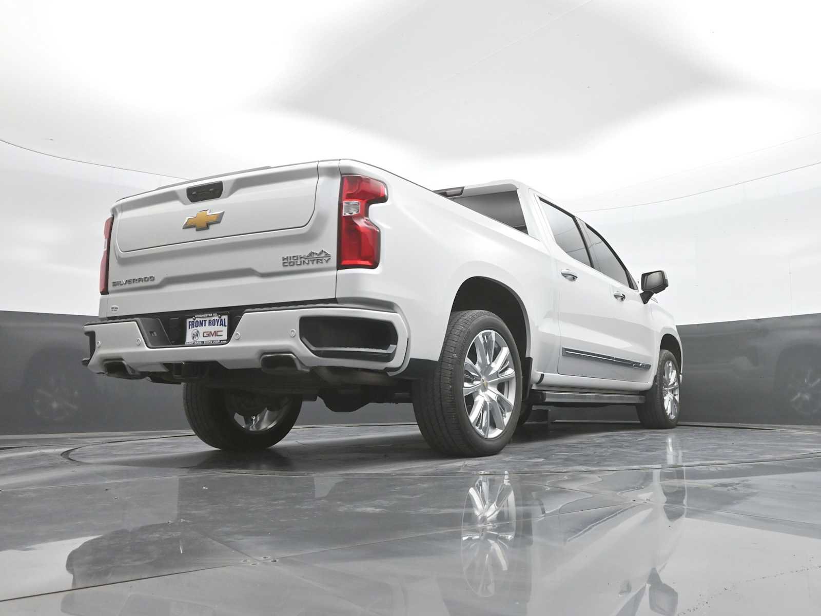 Used 2024 Chevrolet Silverado 1500 High Country w/ High Country Premium Package AWD/4WD image 46