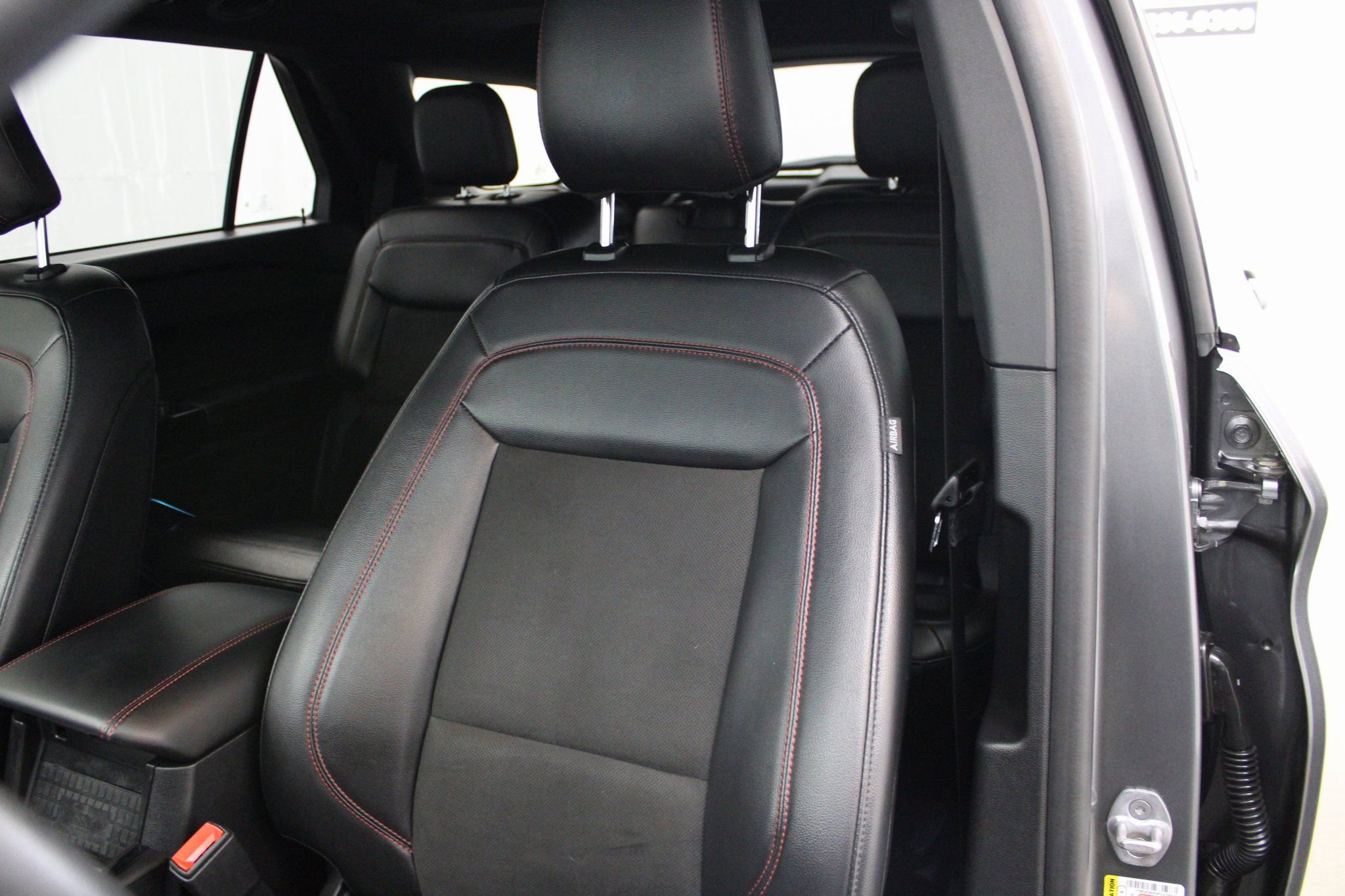 Used 2023 Ford Explorer ST-Line w/ Class IV Trailer Tow Package image 21